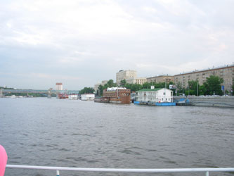 В караоке-баре теплохода Сильвер может разместиться до 30 гостей. Тел. (495) 107-77-58